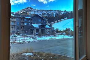 Luxury at Altitude Base Camp 2 Bedroom 2 Condo by RedAwning