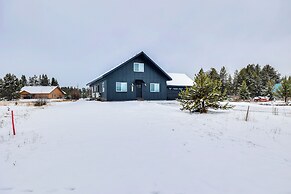 Family-friendly Donnelly Home w/ Private Hot Tub!