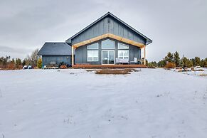 Family-friendly Donnelly Home w/ Private Hot Tub!