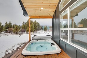 Family-friendly Donnelly Home w/ Private Hot Tub!