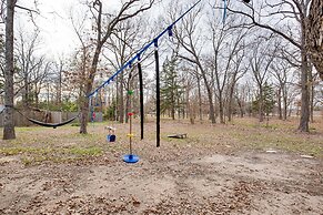 Near Lake Fork: Home w/ Fire Pit in Yantis!