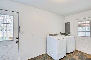 Near Lake Fork: Home w/ Fire Pit in Yantis!