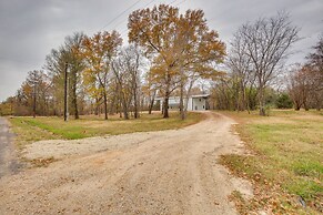 Peaceful Yantis Retreat - 1 Mi to Lake Fork!