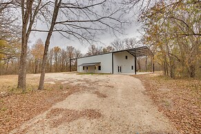 Peaceful Yantis Retreat - 1 Mi to Lake Fork!