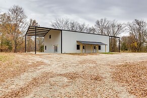 Serene Yantis Getaway - 1 Mi to Lake Fork!