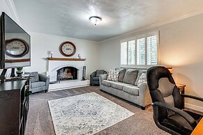 4 Mi to Olde Town Arvada! Dog-friendly Home, Yard