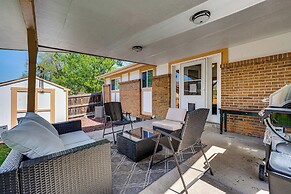 4 Mi to Olde Town Arvada! Dog-friendly Home, Yard