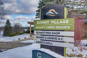 Bellaire Condo - Walk to Shanty Creek Resort!