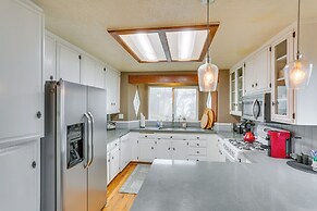 Mid-century Mod Cottage, Steps to Lake Gregory!