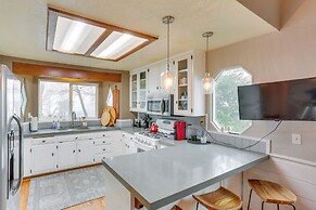 Mid-century Mod Cottage, Steps to Lake Gregory!