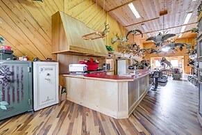 Salmon Vacation Rental w/ On-site River Access!