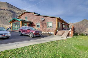 Salmon Vacation Rental w/ On-site River Access!