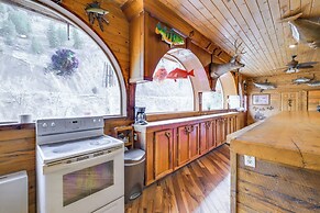 Salmon Vacation Rental w/ On-site River Access!