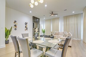Houston Retreat w/ Balcony, 1 Mi to Toyota Center!