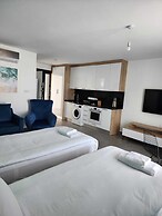 Four Seasons Life Official