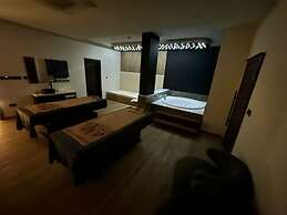Four Seasons Life Official