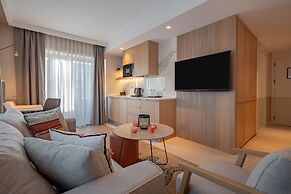 Oli Hotel And Suites