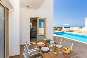 Villa Diana Seaside in Pomos