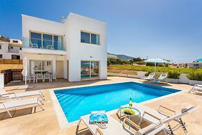 Villa Diana Seaside in Pomos