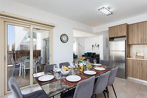 Villa Diana Seaside in Pomos