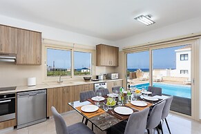 Villa Diana Seaside in Pomos