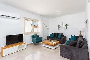 Villa Diana Seaside in Pomos