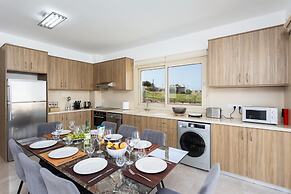 Villa Diana Seaside in Pomos