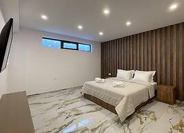 Zavia Tria in Syvota