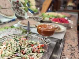 Room in Guest Room - City Hotel - Double Room 117