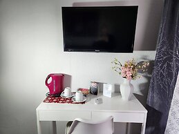 Room in Guest Room - City Hotel - Double Room 117