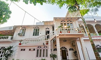 Fabhotel Sarovar Palace