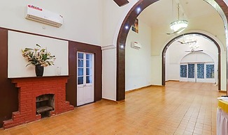 Fabhotel Sarovar Palace