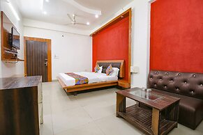 FabHotel Neena Palace