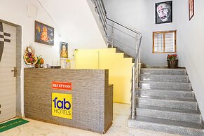 Fabhotel Twilight House