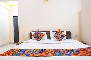 Fabhotel Twilight House