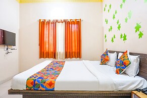 Fabhotel Twilight House