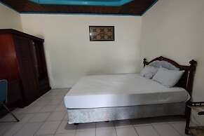 OYO 93485 Hotel Kenzie Sentani