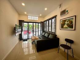 White House With 2br-1bath Near Kathu Water Fall