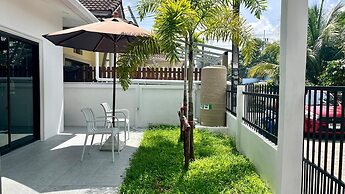 White House With 2br-1bath Near Kathu Water Fall