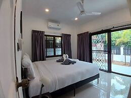 White House With 2br-1bath Near Kathu Water Fall