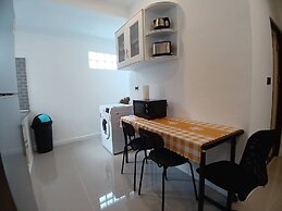 White House With 2br-1bath Near Kathu Water Fall