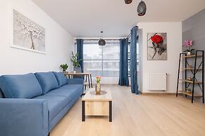 Dark Blue Apartment in Kraków by Renters