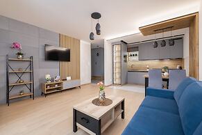 Dark Blue Apartment in Kraków by Renters