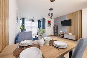 Dark Blue Apartment in Kraków by Renters