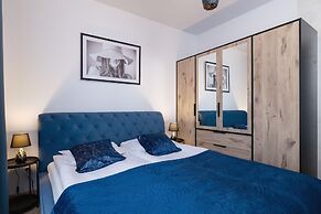 Dark Blue Apartment in Kraków by Renters