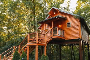 Cricket Hill Treehouse Cabins