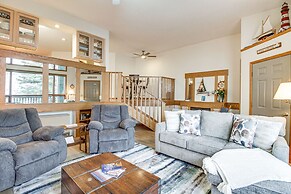 Ski, Hike, Bike, Relax: Tofte Townhome w/ Deck!