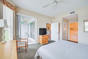 Naples Condo w/ Pond Views & Patio - Near Golf!