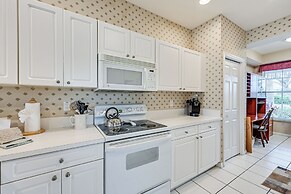 Naples Condo w/ Pond Views & Patio - Near Golf!