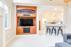 Modern California Escape Near Kayaking & Downtown!